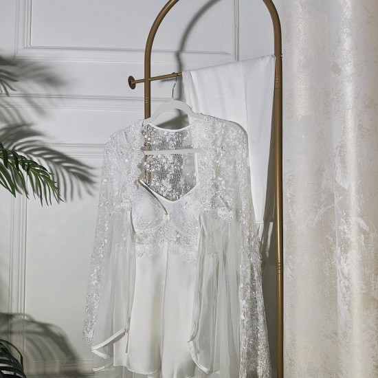 3 pieces: shirt, pants, and a robe dressing gown  Color: white 0044