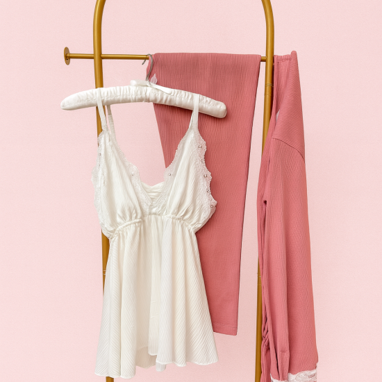 3 pieces: shirt, pants, and a robe dressing gown Color: pink 0032